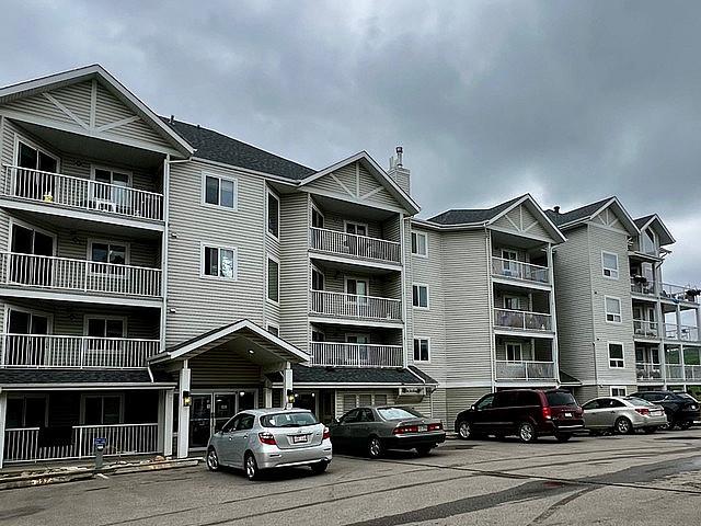 Downtown Turnkey Living With Titled Parking