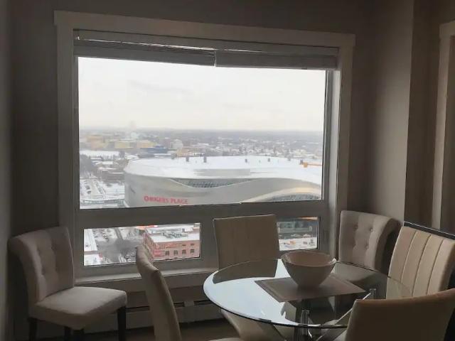 Downtown, Fox 1 tower, steps to Rogers place!, 2 parking stalls included!