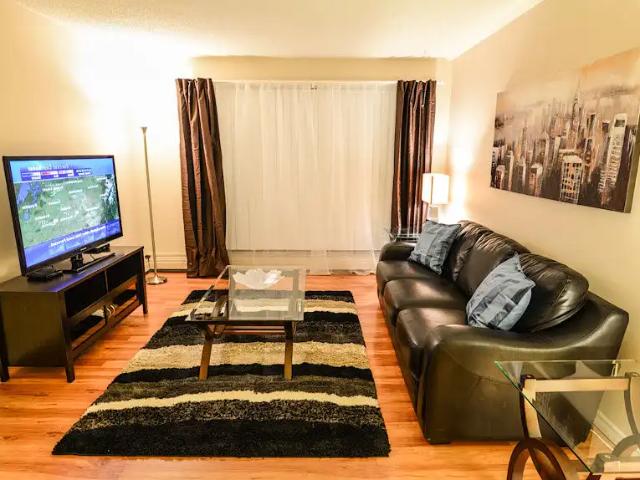 Downtown funished suites 2 & 1 bedrooms SHORT TERM WIFI UTILITIES LRT PARKG