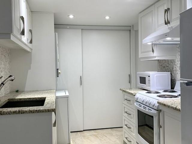 Downtown Superb 3 1/2 Furnished