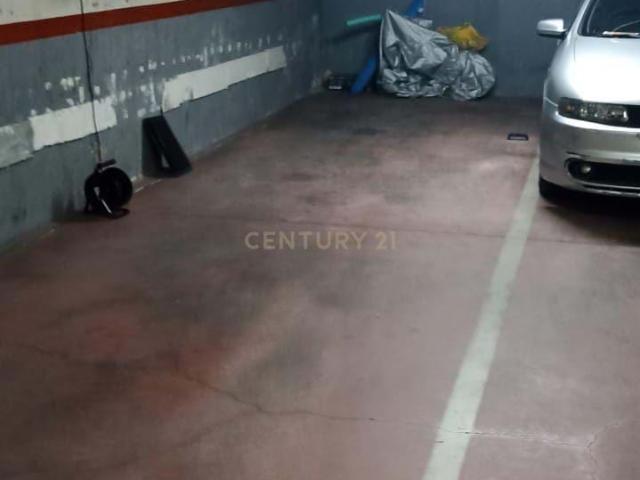 Dlaza de aparcamiento doble en Montmeló