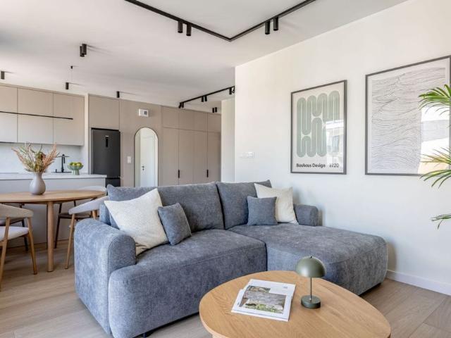 Dla pierwszego najemcy, z klimatyzacją 49.61 m²