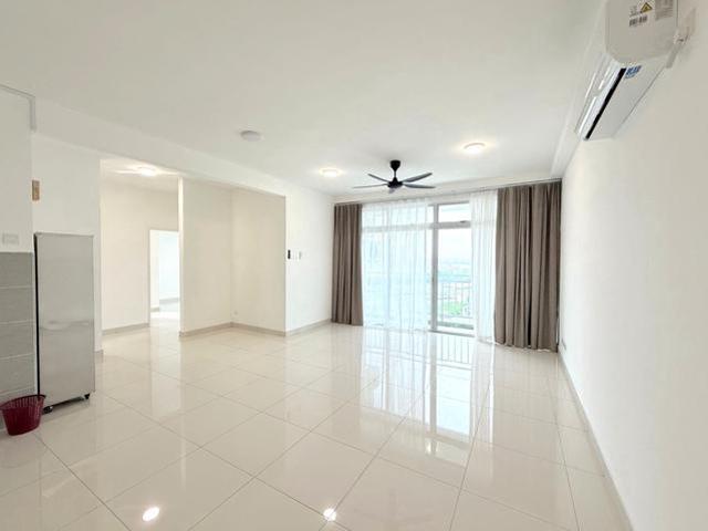 DLagoon Luxury Apartment Seri Austin 3 Rooms Lake View Unit Rent