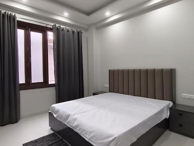 Dlf 1 3 Bedroom 200 Sq. Yd. Apartment in Dlf Phase I Gurgaon Listing ID: #10073