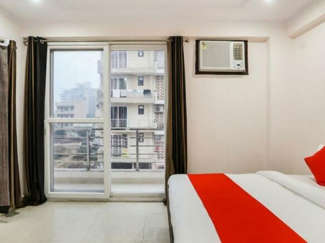 DlF 2 5 Bedroom 215 Sq. Yd. Apartment in Dlf Phase ii Gurgaon Listing ID: #10093