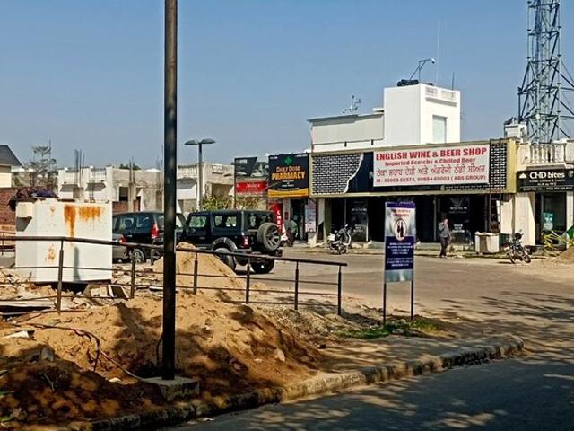 DLF Central Square Commercial Shop 600 Sq. Ft. in New Chandigarh Listing ID: #10097