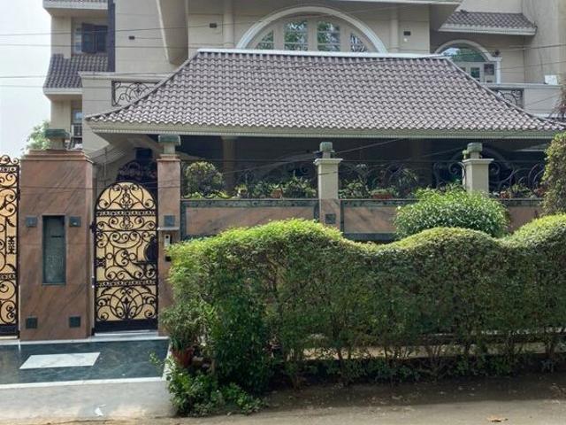 Dlf Phase I, Sector 26a 3 Bedroom 500 Sq. Yd. Builder Floor in Dlf Phase I Gurgaon Listing ID: #10392