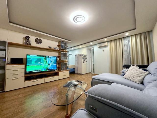 Днепр, Казакова, 4А, продажа трёхкомнатной квартиры, район Жовтневый р н