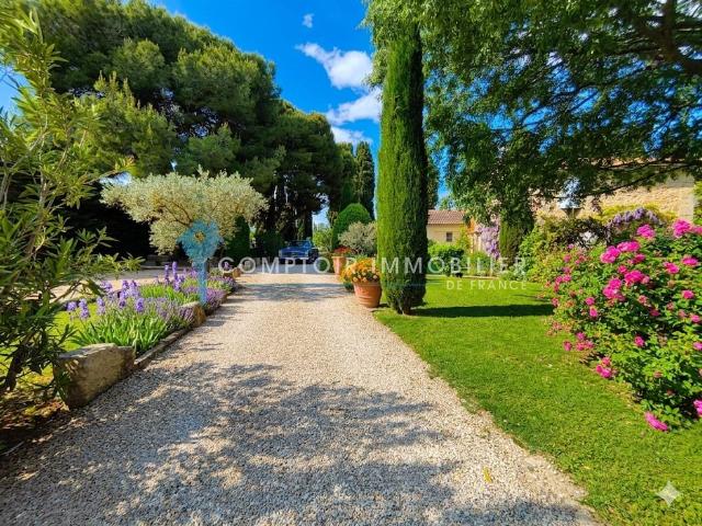 Dpt 13 Fontvieille A Vendre Mas De Caractere Avec Piscine 207m² Fontvieille