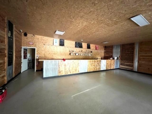 Dpt Charente Maritime 17, à vendre proche de SAINTES Entrepots et Bureaux