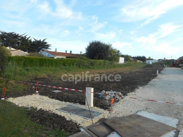 Dpt Charente Maritime 17, Ile d'OLERON, à vendre LA BREE LES BAINS terrain 336 m²
