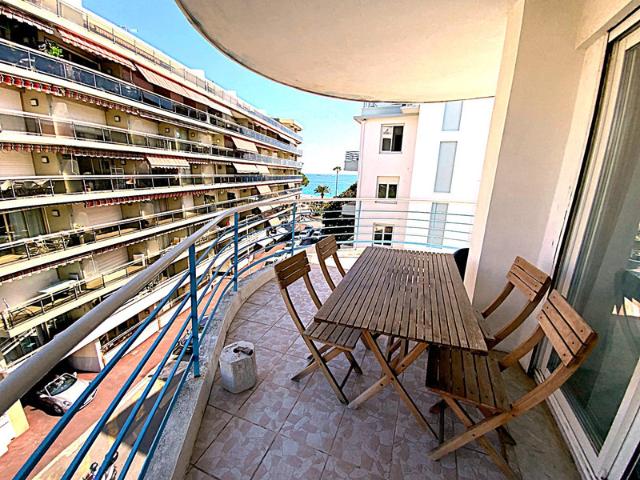 Dpt Alpes Maritimes 06, à vendre JUAN LES PINS appartement T1 vue mer