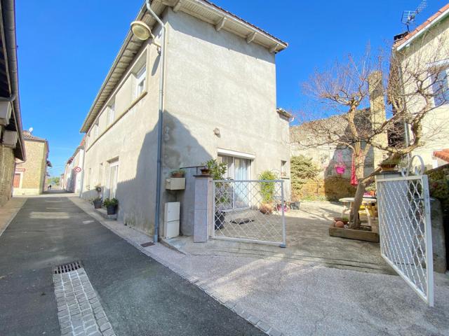 Dpt Gers 32, à vendre BARCELONNE DU GERS maison P7 de 160 m² habitables + grange attenante sur 250 m² de terrain