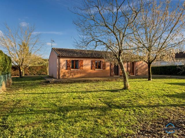Dpt Gers 32, à vendre BARCELONNE DU GERS Maison T4 de plain pied sur 105 m² habitables + garage attenant et double garage non attenant sur 1193 m² de terrain, au calme