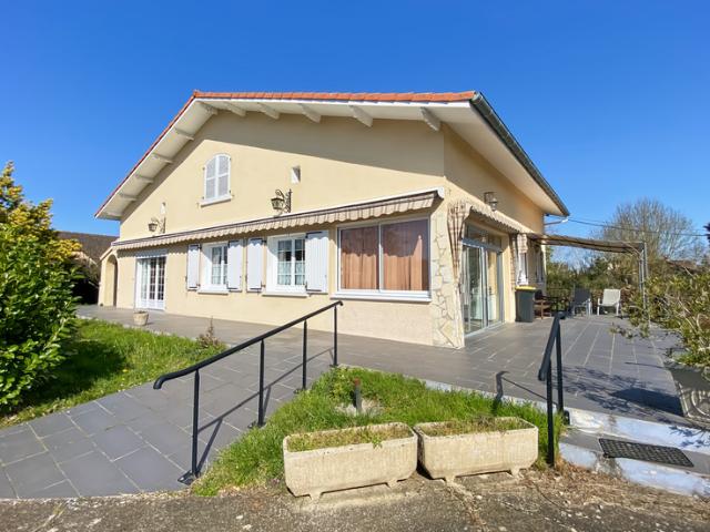 Dpt Gers 32, à vendre BARCELONNE DU GERS Maison T6 de 192 m² habitables normes PMR + 2 vérandas + grand garage sur 1670 m² de terrain, au bout d'une impasse, au calme