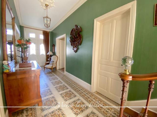 Dpt Deux Sèvres 79, à vendre NUEIL LES AUBIERS maison bourgeoise de 222 m² + dépendances et terrain de 1 041 m²