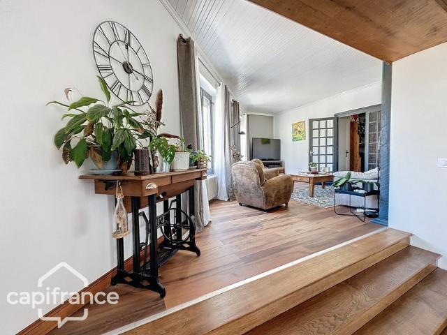 Dpt Deux Sèvres 79, à vendre THOUARS maison P6 de 168 m² Terrain de 345,00 m²