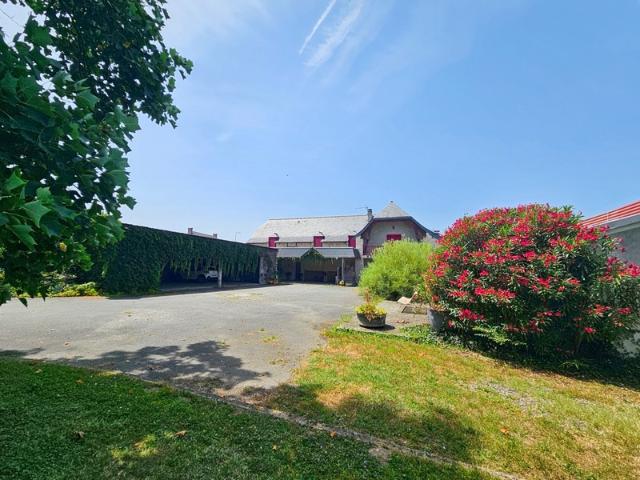 Dpt Hautes Pyrénées 65, à vendre MOMERES maison avec chambres d'hôtes P14 de 453 m² Terrain de 3 744,00 m²