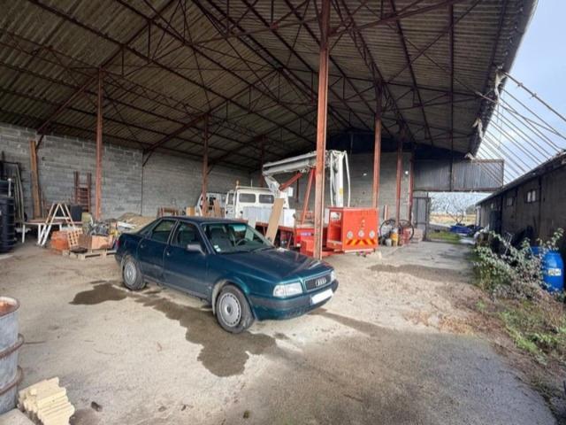 Dpt Hautes Pyrénées 65, à vendre HERES grand Hangar de 180 m², au calme