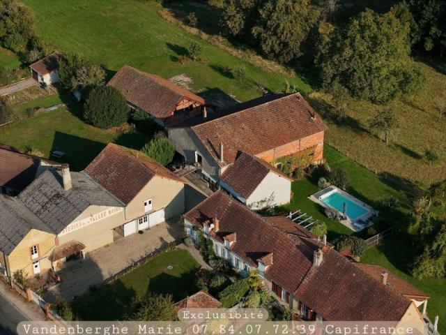 Dpt Indre 36, à vendre proche de LA CHATRE propriété de 154 m² et plus de 900 m2 de dépendances Piscine Terrain de 1,88 Ha