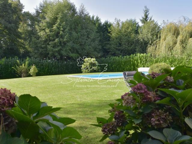 Dpt Loiret 45, à vendre SULLY SUR LOIRE Maison bourgeoise 9 pièces de 270 m² Terrain de 2 548,00 m² Piscine chauffée Garage