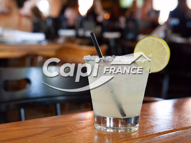Dpt Nord 59, à vendre VIEUX LILLE Bar Licence IV Façade en angle Belle Terrasse Excellente notoriété