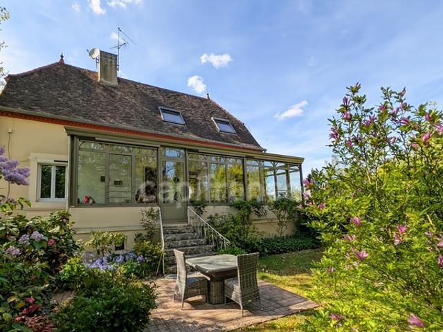 Dpt Saône et Loire 71, à vendre à 15 mn de St Marcel Villa de 163 m² et Maison ou Gite de 95 m² terrain de 4000 m²