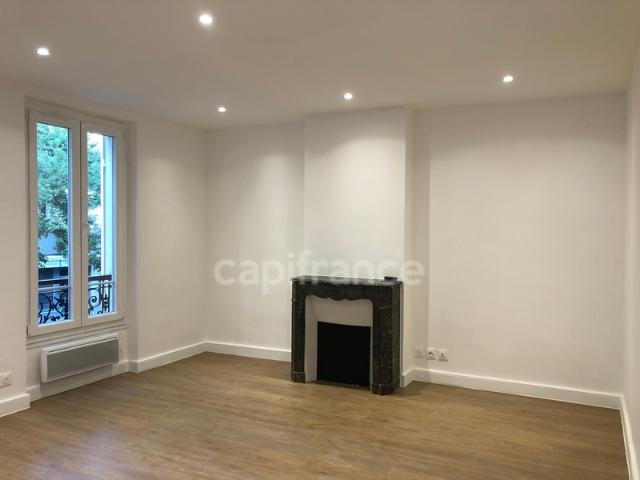 Dpt Paris 75, à louer PARIS 14EME ARRONDISSEMENT GRAND STUDIO 34 m²
