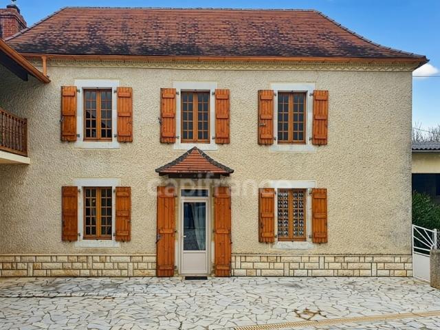 Dpt Pyrénées Atlantiques 64, à vendre PROCHE ARZACQ MALAUSSANNE maison P6 177 m², 1 appartement de 60 m² sur un terrain de 8 243 m²
