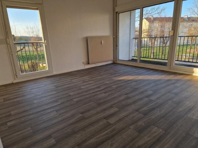 Dpt Vosges 88, à vendre à VITTEL Bel APPARTEMENT T3 avec BALCON et 2 CAVES