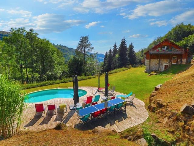 Dpt Vosges 88, à vendre LA BRESSE gite en pierre P9 de 284,15 m² Terrain de 3 700 m²