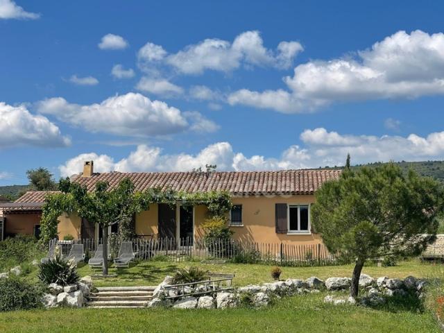 Dpt Vaucluse 84, à vendre SAINT SATURNIN LES APT maison P4 avec garage, terrasse et jardin • Terrain de 3815 m²