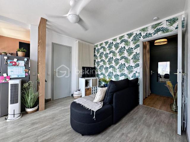 DPT VAR HYERES LES PALMIERS CENTRE T1 BIS DE 28 M² 4 EME ETAGE AVEC ASCENSEUR