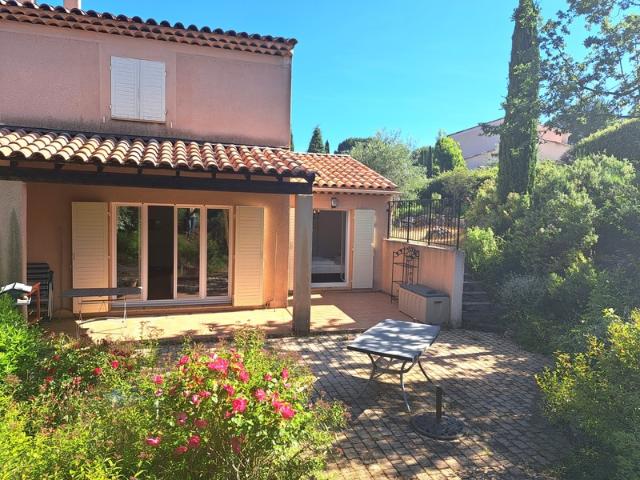 Dpt Var 83 Nans les Pins Villa 4P,91,30m² loi carrez +terrasse garage terrain 600m² à jouissance privative et exclusive
