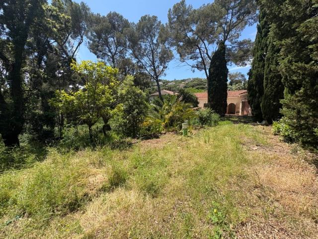 Dpt Var 83, à vendre LES ISSAMBRES maison P7