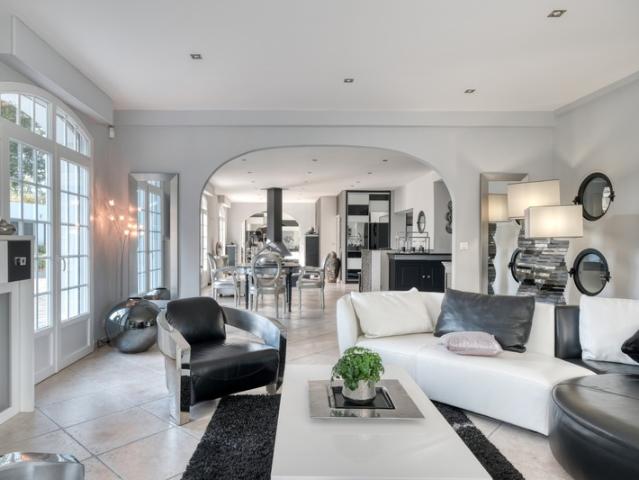 Dpt Yvelines 78, à vendre GARANCIERES villa de plain pied, P7 de 227,09 m² Terrain de 9 327,00 m² piscine
