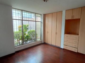 Dpto. en 1ER. PISO, 500M2 DE TERRENO, 6 COCHERAS, JARDIN, 5 DORM. 5 BAÑOS