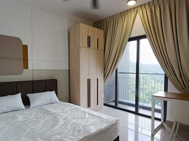 D'Quince Residence @ Damansara Perdana – Middle Room