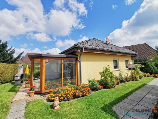 Dr. Lehner Immobilien NB Bei Berlin Gepflegtes Bungalowhaus mit Gartenidylle