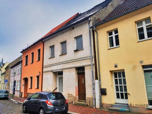 Dr. Lehner Immobilien NB Schnäppchen Ausbauhaus mitten in gepflegter Altstadt