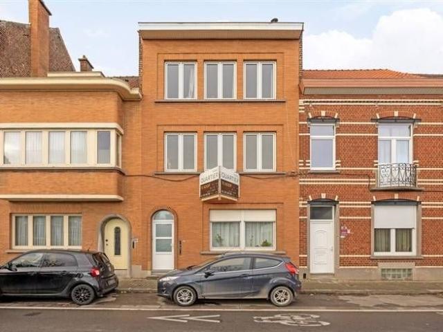 DROGENBOS: immeuble de rapport avec 3 appartements