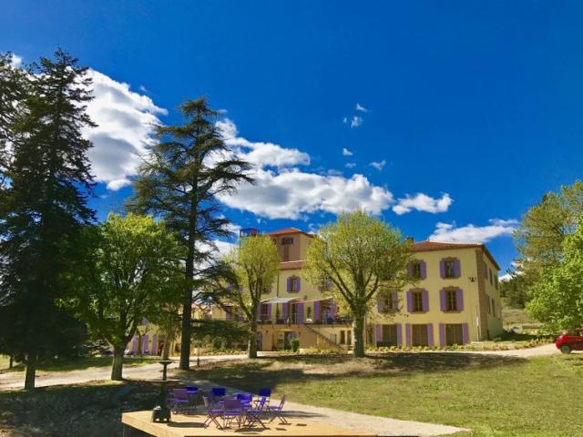 Drôme: appartement T2 avec piscine et tennis