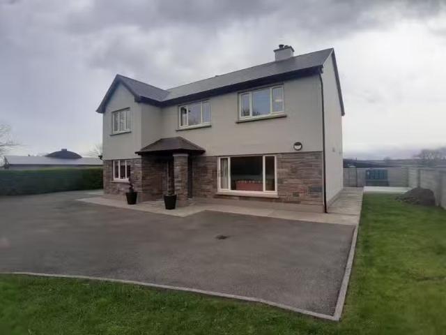 Dromin East, Milltown, Killarney, Milltown, Co. Kerry is for r.