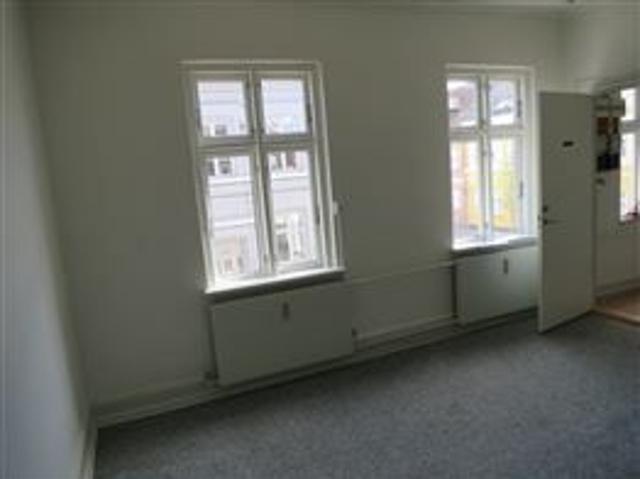 Dronningensgade 33, 1.th. værelse 2