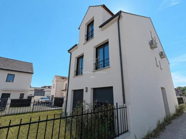 DRAVEIL — ENSEMBLE IMMOBILIER COMPOSÉ DE DEUX MAISONS JUMELÉES