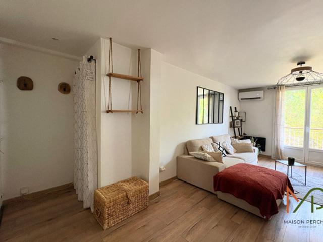 Draguignan, appartement T3 rénové avec balcon, cave