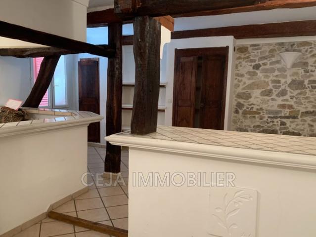 DRAGUIGNAN CENTRE VILLE Studio de 34 m² environ comprenant
