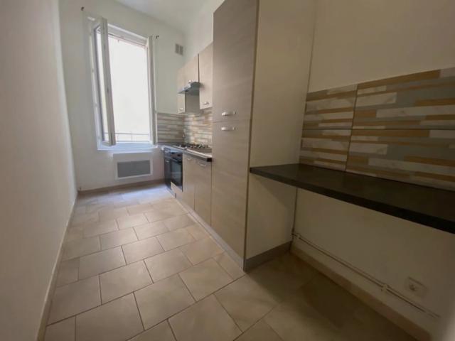 DRAGUIGNAN CENTRE AGREABLE T2 EN REZ DE CHAUSSEE 38.34 M2