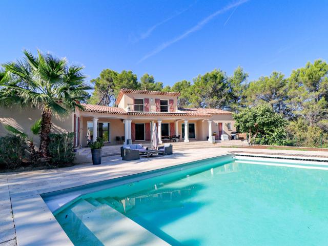 Draguignan Villa avec 5 chambres, Piscine, garage, dépendanc. 285m² Draguignan