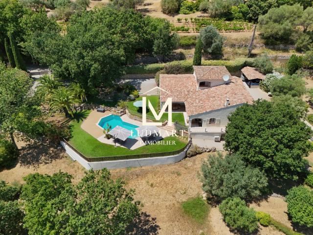 DRAGUIGNAN Villa de caractère avec piscine, vue dominante et parc paysager de plus de 4 000 m2
